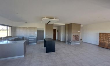 Casa en venta - 3 Dormitorios 2 Baños - Pinamar