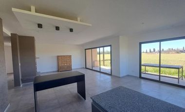 Casa en venta - 3 Dormitorios 2 Baños - Pinamar