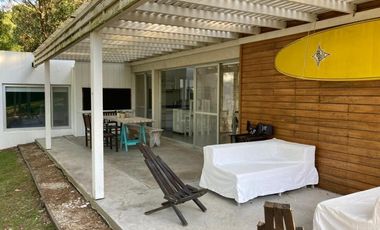 Casa en venta - 3 Dormitorios 2 Baños - 1000Mts2 - Costa Esmeralda