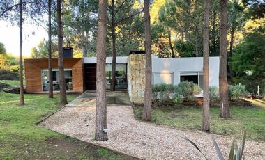 Casa en venta - 3 Dormitorios 2 Baños - 1000Mts2 - Costa Esmeralda