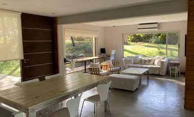 Casa en venta - 3 Dormitorios 2 Baños - 1000Mts2 - Costa Esmeralda