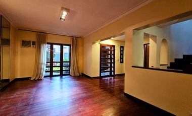 Importante casa de 5 dormitorios en VENTA en lote de 832 m2, zona Parque Guillermina, SMT