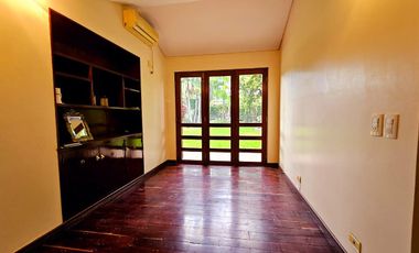 Importante casa de 5 dormitorios en VENTA en lote de 832 m2, zona Parque Guillermina, SMT