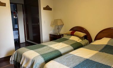 Importante casa de 5 dormitorios en VENTA en lote de 832 m2, zona Parque Guillermina, SMT