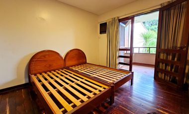 Importante casa de 5 dormitorios en VENTA en lote de 832 m2, zona Parque Guillermina, SMT