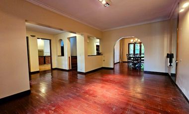 Importante casa de 5 dormitorios en VENTA en lote de 832 m2, zona Parque Guillermina, SMT