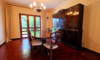 Importante casa de 5 dormitorios en VENTA en lote de 832 m2, zona Parque Guillermina, SMT