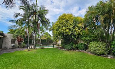 Importante casa de 5 dormitorios en VENTA en lote de 832 m2, zona Parque Guillermina, SMT