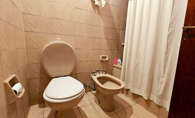 Importante casa de 5 dormitorios en VENTA en lote de 832 m2, zona Parque Guillermina, SMT