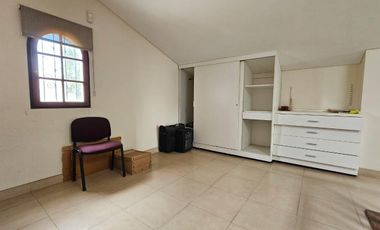 Importante casa de 5 dormitorios en VENTA en lote de 832 m2, zona Parque Guillermina, SMT