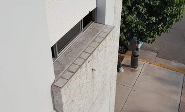 Casa en venta - 2 Dormitorios 2 Baños - 200Mts2 - Liniers