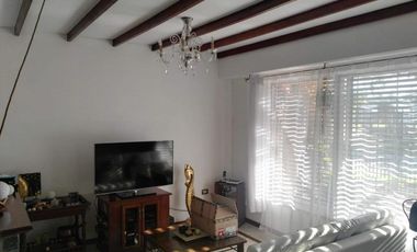 Casa en venta - 2 Dormitorios 1 Baño - 220Mts2 - Cochera - 220Mts2 - Quilmes Oeste