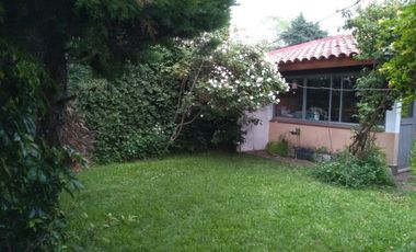 Casa en venta - 2 Dormitorios 1 Baño - 220Mts2 - Cochera - 220Mts2 - Quilmes Oeste