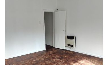 Casa en venta - 3 Dormitorios 2 Baños - Cochera - 641Mts2 - Longchamps, Almirante Brown