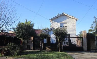 Casa en venta - 3 Dormitorios 2 Baños - Cochera - 641Mts2 - Longchamps, Almirante Brown