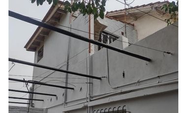 Casa en venta - 3 Dormitorios 2 Baños - Cochera - 641Mts2 - Longchamps, Almirante Brown