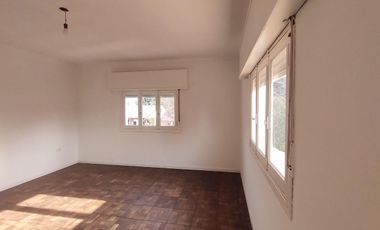 Casa en venta - 3 Dormitorios 2 Baños - Cochera - 641Mts2 - Longchamps, Almirante Brown