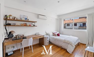 Casa Vicente lopez , moderna,pileta, sobre terreno de 45 mts, a 2 cuadras de av Libertador.