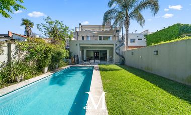 Casa Vicente lopez , moderna,pileta, sobre terreno de 45 mts, a 2 cuadras de av Libertador.