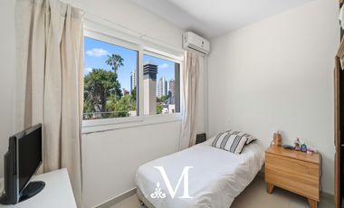 Casa Vicente lopez , moderna,pileta, sobre terreno de 45 mts, a 2 cuadras de av Libertador.