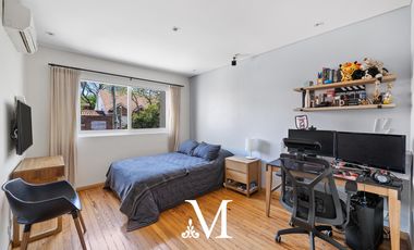 Casa Vicente lopez , moderna,pileta, sobre terreno de 45 mts, a 2 cuadras de av Libertador.