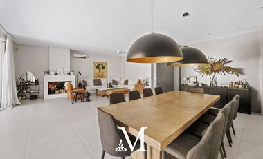 Casa Vicente lopez , moderna,pileta, sobre terreno de 45 mts, a 2 cuadras de av Libertador.