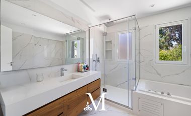 Casa Vicente lopez , moderna,pileta, sobre terreno de 45 mts, a 2 cuadras de av Libertador.