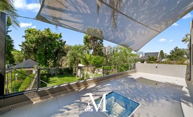 Casa Vicente lopez , moderna,pileta, sobre terreno de 45 mts, a 2 cuadras de av Libertador.