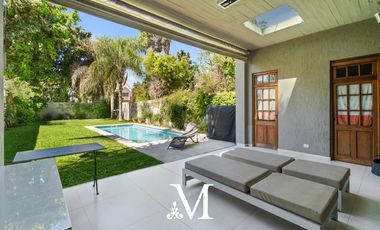 Casa Vicente lopez , moderna,pileta, sobre terreno de 45 mts, a 2 cuadras de av Libertador.