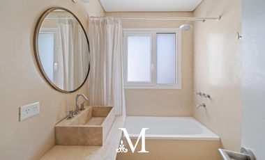 Casa Vicente lopez , moderna,pileta, sobre terreno de 45 mts, a 2 cuadras de av Libertador.