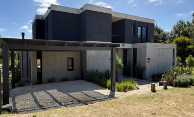 Casa en Venta Costa Esmeralda Barrio Marítimo III