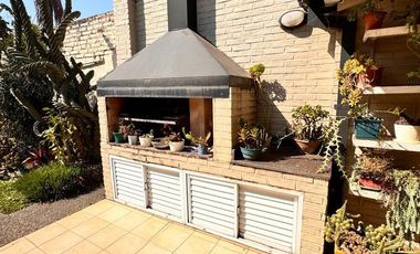 Hermosa casa de 4 dormitorios en excelente estado en Parque Guillermina, SMT