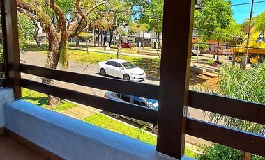 Casa en Av. Corrientes C/Roque Perez