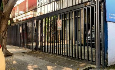 Casa con uso de suelo MIXTO, cerca de glorieta Miverva