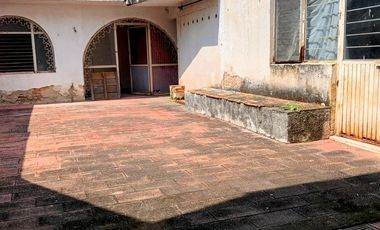 Casa con uso de suelo MIXTO, cerca de glorieta Miverva