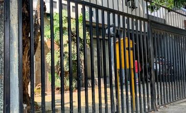 Casa con uso de suelo MIXTO, cerca de glorieta Miverva