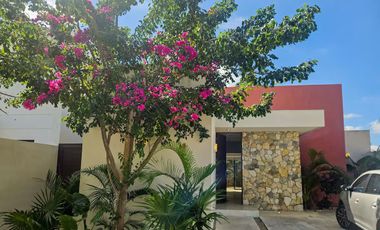 CASA EN RENTA MERIDA, CONKAL, PRIVADA CANARIA, EQUIPADA, 1 PLANTA.