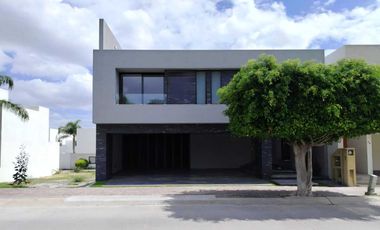 CASA EN VENTA EN FRACC. PEDREGAL 1