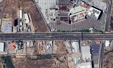 Pool de inversión a un costado de Plaza Antea