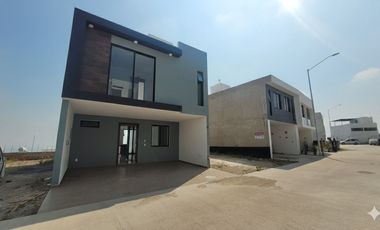 Casa en Parque Sansara, Zimalta 2 recámaras, estudio y terraza con jardín