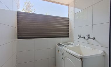 WARREN SMITH, APOQUINDO, METRO MANQUEHUE