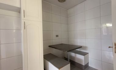 WARREN SMITH, APOQUINDO, METRO MANQUEHUE