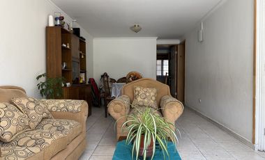 Venta de casa con 4 dormitorios, estacionamiento para 5 autos