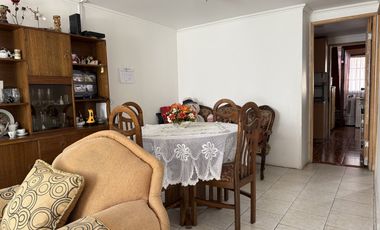 Venta de casa con 4 dormitorios, estacionamiento para 5 autos