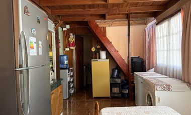 Venta de casa con 4 dormitorios, estacionamiento para 5 autos