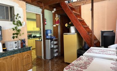 Venta de casa con 4 dormitorios, estacionamiento para 5 autos