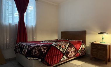 Venta de casa con 4 dormitorios, estacionamiento para 5 autos