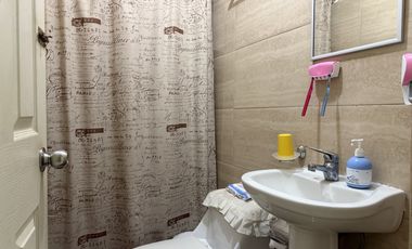 Venta de casa con 4 dormitorios, estacionamiento para 5 autos