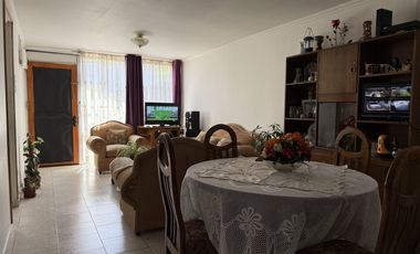 Venta de casa con 4 dormitorios, estacionamiento para 5 autos