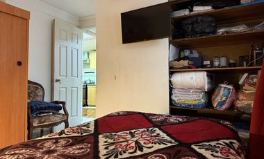 Venta de casa con 4 dormitorios, estacionamiento para 5 autos